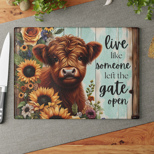 🐮🌻 Highland Cow Sunflower Cutting Board – Rustic Farmhouse Charm with Inspirational Quote 🌼🌹