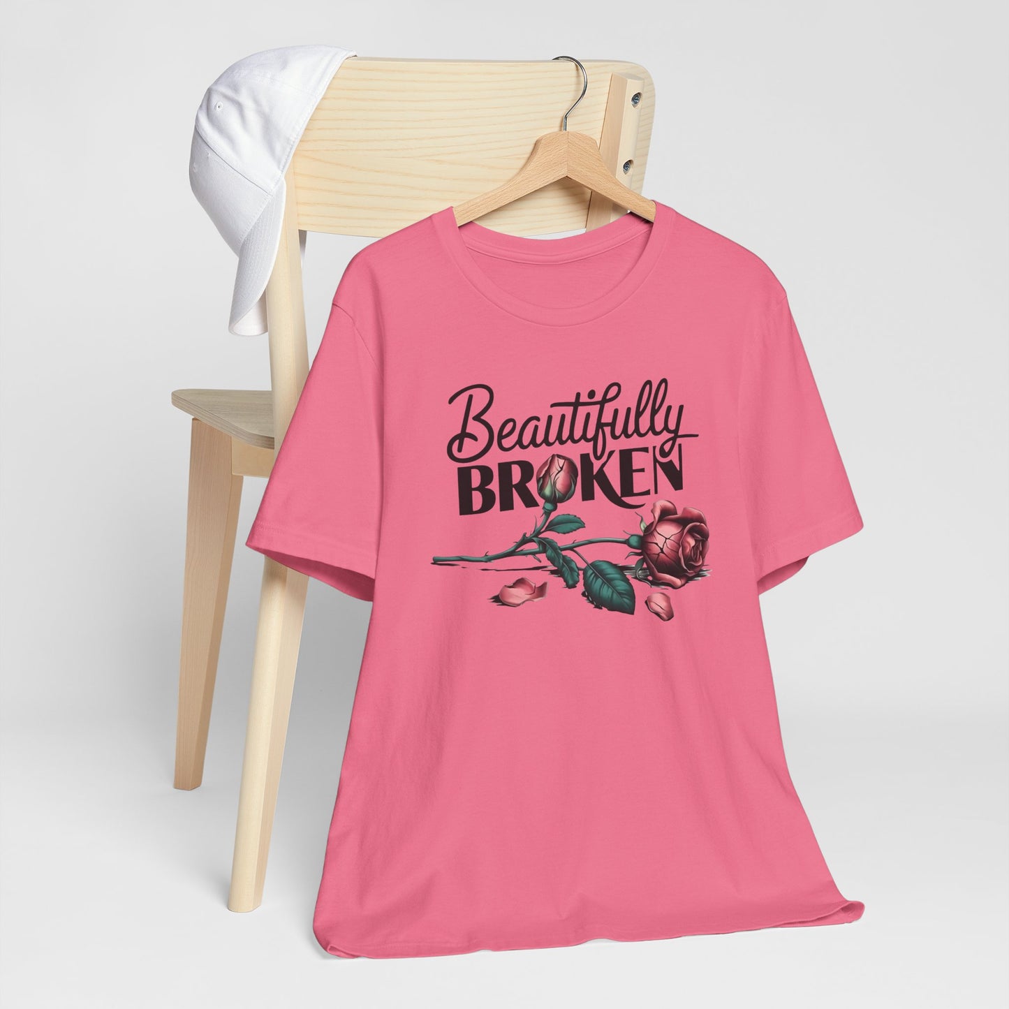 Camiseta Rosa “Beautifully Broken”: una camiseta empoderante con una elegancia suave