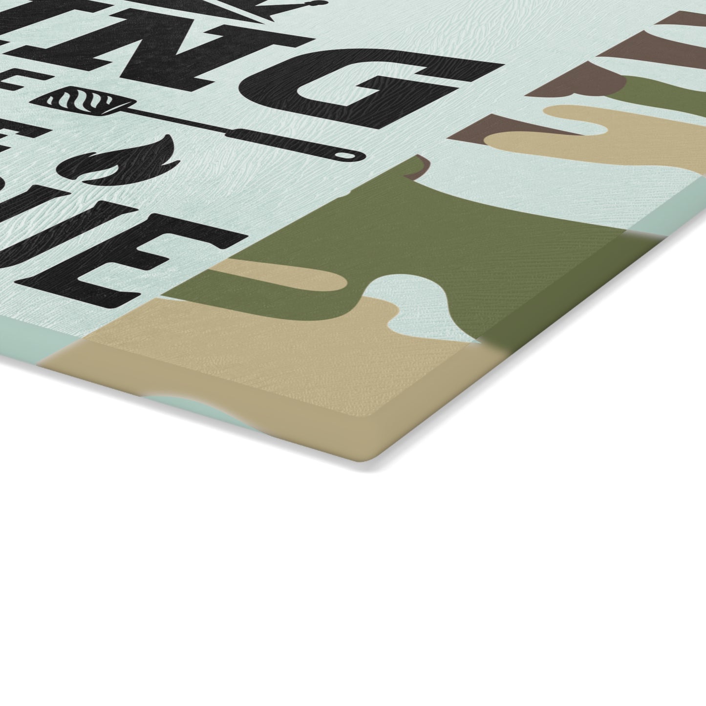 Tabla de cortar de vidrio KING OF THE BARBEQUE – Camuflaje con corona y espátulas 🍖