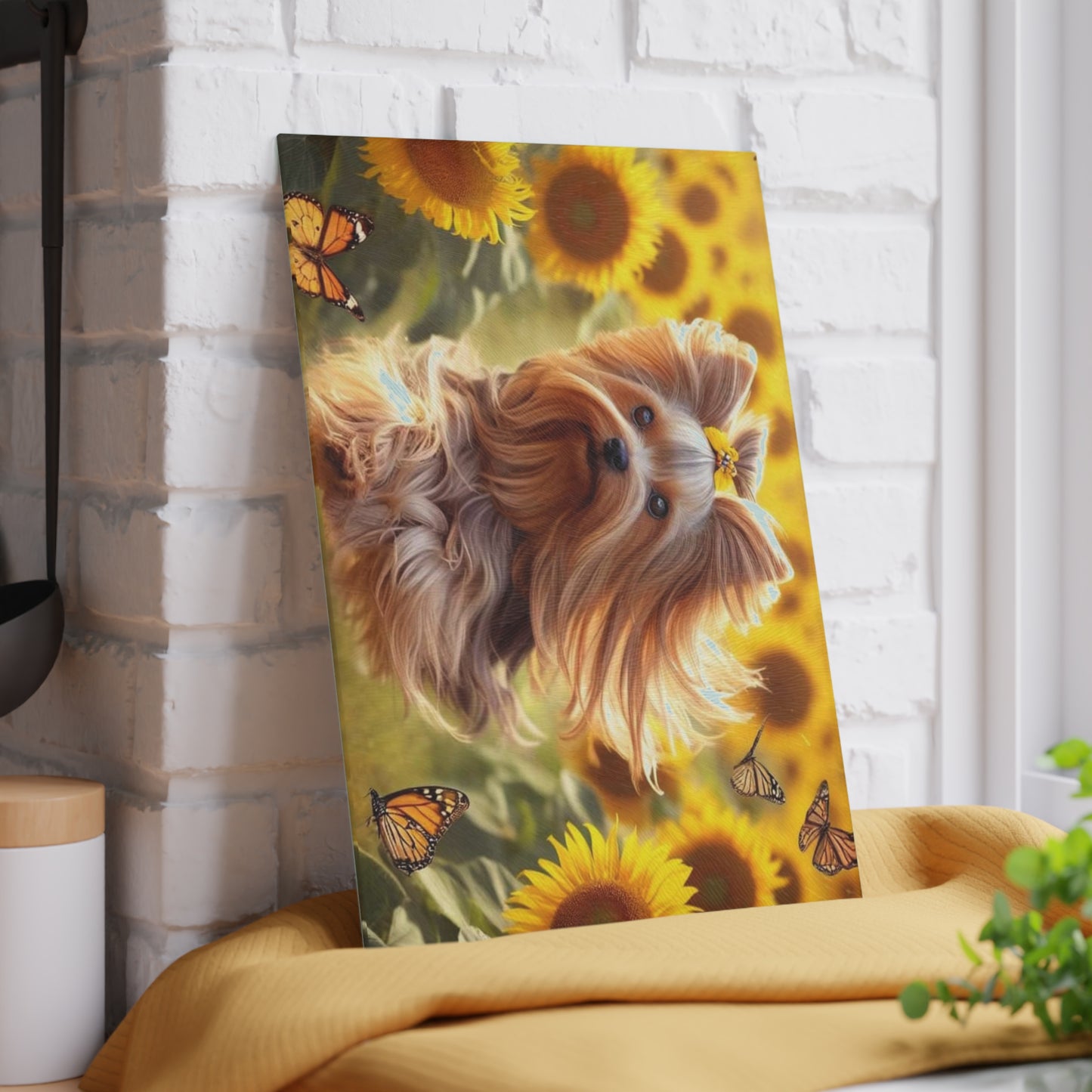 Yorkshire Terrier entre los girasoles – Tabla de cortar de vidrio templado