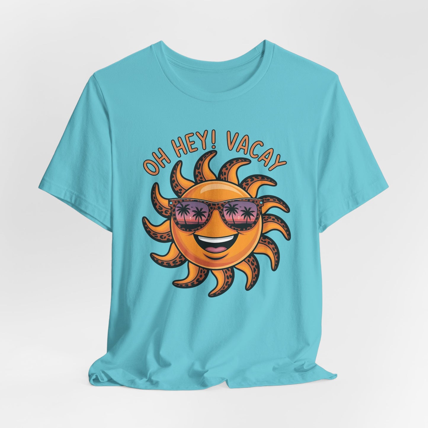 ☀️ ¡Hola! Camiseta de vacaciones – Sol sonriente con gafas de sol | Camiseta gráfica de verano para mujer